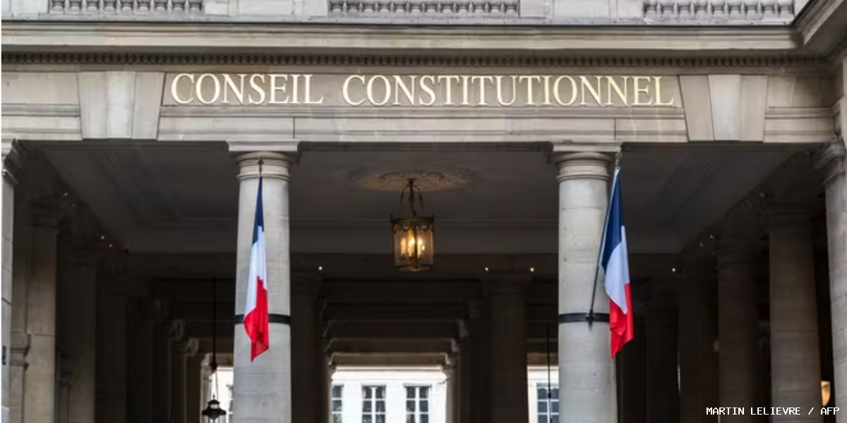 Au Conseil d’État et au Conseil constitutionnel, des juges « en tête-à-tête avec l’exécutif » et sourds aux « nouveaux enjeux »